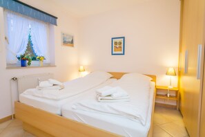 Schlafzimmer mit Fenster