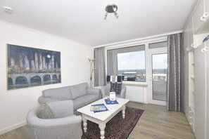 Wohnraum mit Wandschrankbetten