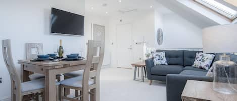 Skylark - 2 Bedroom Apartment - Tenby (12904)