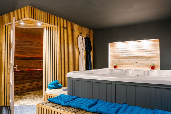 Indoor spa tub