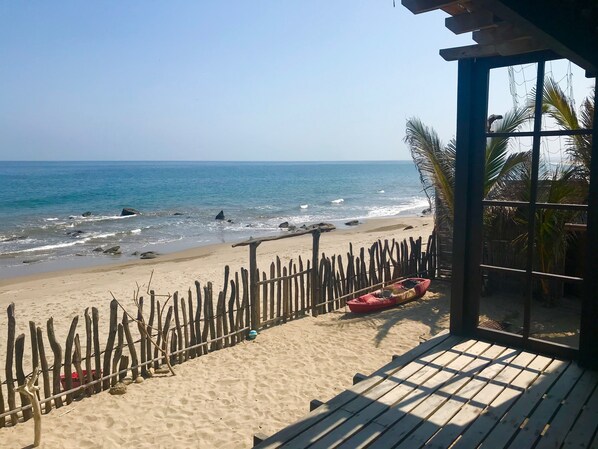 Vista al mar desde el balcón de la habitación principal - Piso 2