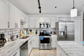 Full Service Kitchen!