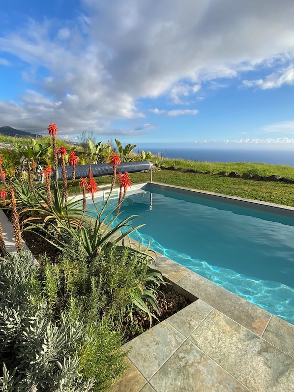 Pool with fantastic views of the ocean