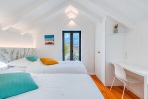 Bedroom Sunrise, ideal to work in your home away from home