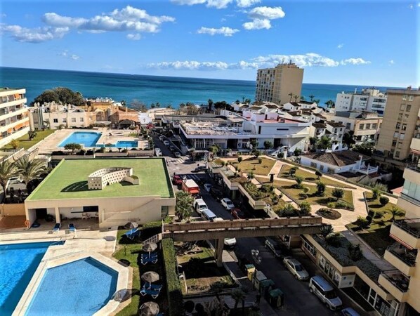 La Nogalera vue mer e piscines