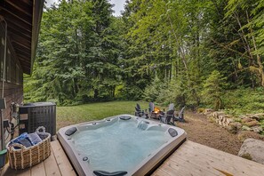 Sink into the hot tub and relax your muscles while you listen to the wind in trees and look at a sky full of stars.