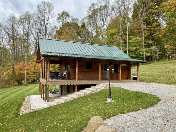 Front of the Sleepy Bear cabin.