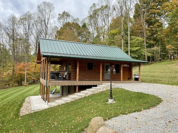 Front of the Sleepy Bear cabin.