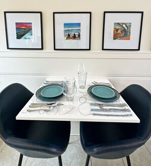 Intimate Dining