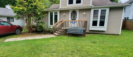 5 bed cottage so close to Lake Erie Beach in Port Stanley