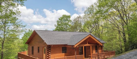 Welcome to Green Mountain Getaway, an NC Cabin Rental With Sauna!