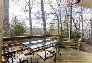 Spacious Multi-Level Deck with Outdoor Dining