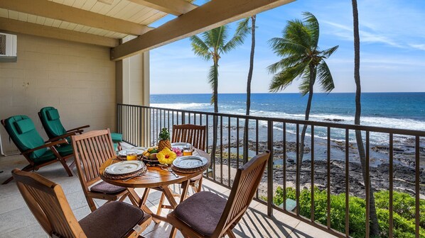 Private lanai at your direct ocean front Kona Vacation Rental