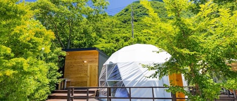 [8] Dome tent with hot spring 3 double beds Exterior