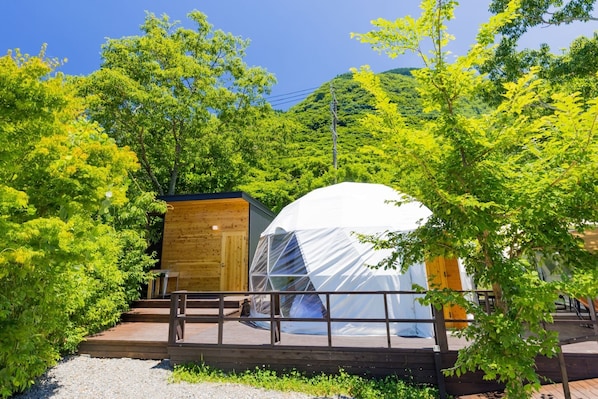 [8] Dome tent with hot spring 3 double beds Exterior