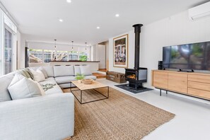 Living/Fireplace