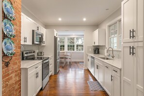 506 Poplar Ave - Upgraded Kitchen