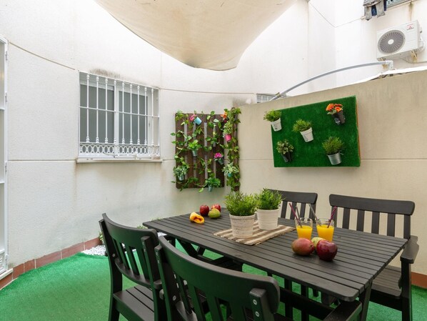 Outdoor dining