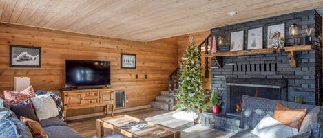 Silent Rock Retreat Christmas Fireplace