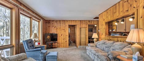 Woodruff Vacation Rental | 2BR | 1BA | 800 Sq Ft | Steps Required to Enter