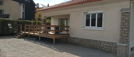 terrasse entrée avec bains soleil