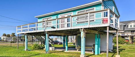 Jamaica Beach Vacation Rental | 1BR | 1BA | Stairs Required to Enter