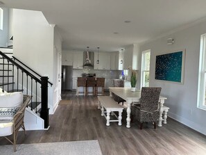 Open floor plan between living area and kitchen.