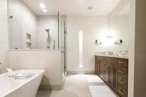 "Flooring","Bathtub","Tub","Indoors","Room"
