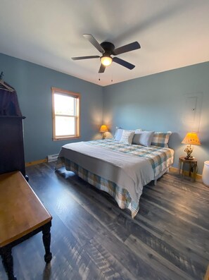 King Sized Primary Bedroom