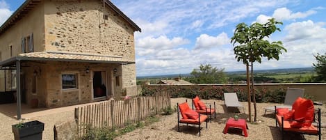 Gîte avec piscine privée 'Les Vignes de Théonie" à Villié-Morgon (Beaujolais - Rhône.