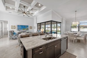 Kitchen / Dining area