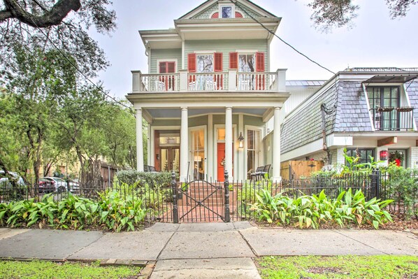 New Orleans Vacation Rental | 1BR + Loft | 2BA | Stairs to Access | 1,000 Sq Ft