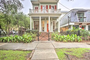 House Exterior | Free Street Parking (First-Come, First-Served)