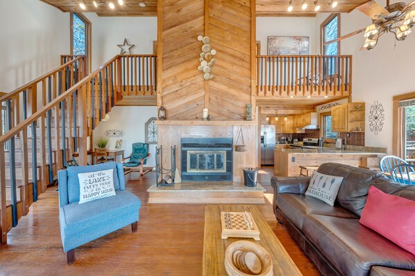 Cozy living room with lakeview.