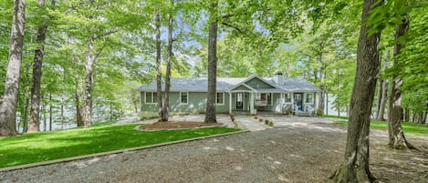 Lake Point Retreat: Lakefront home with a private dock.