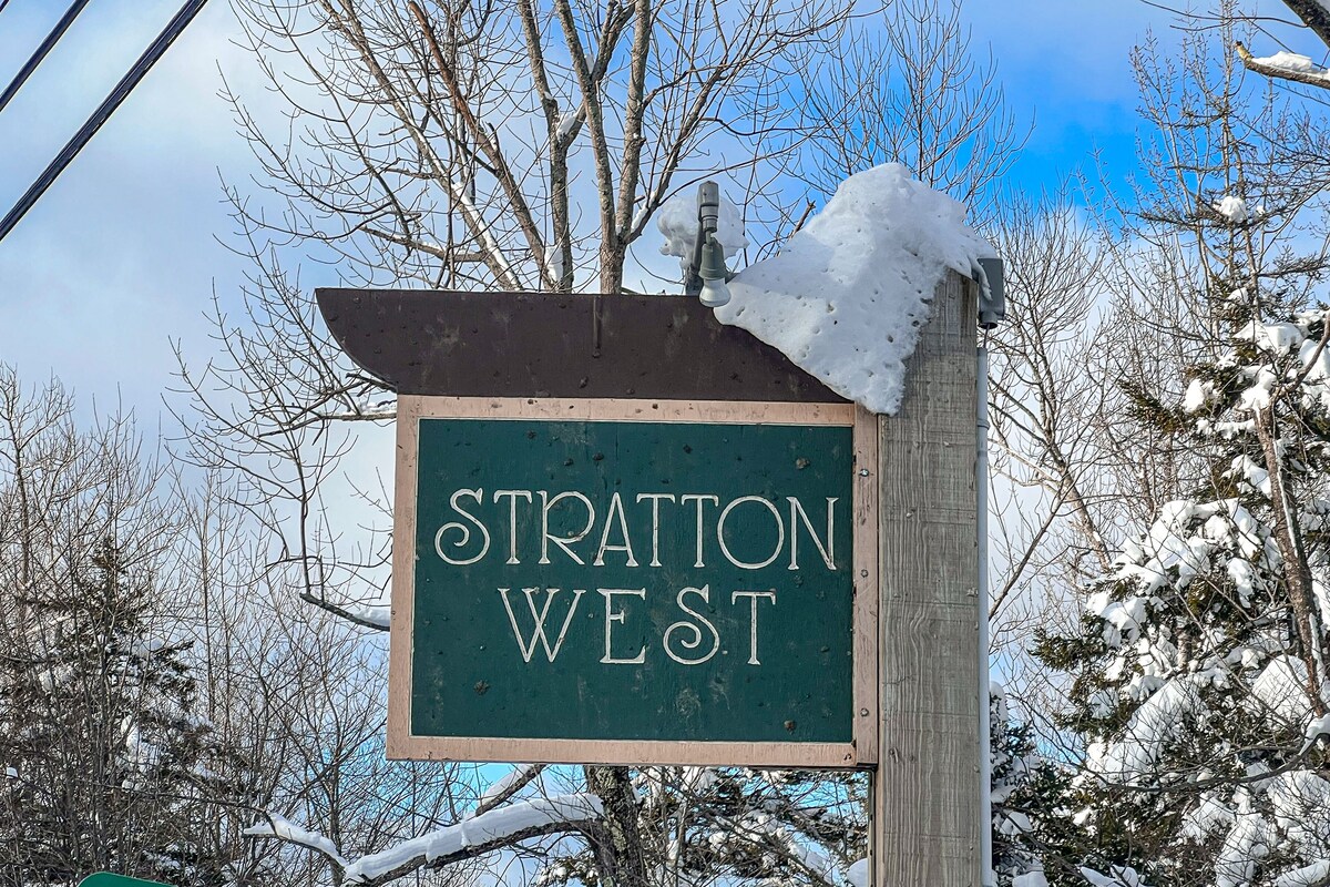 Charming dog-friendly condo with balcony, full kitchen, & washer/dryer