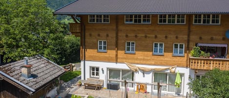 Außenseite Ferienhaus [Sommer]