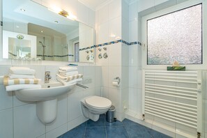 Duschbad/WC mit Fenster