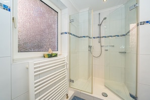 Duschbad/WC mit Fenster