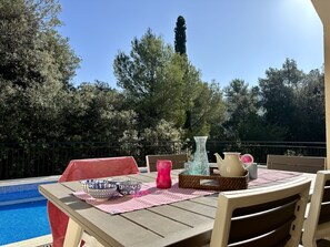 Beautiful breakfast terrace in front of the pool