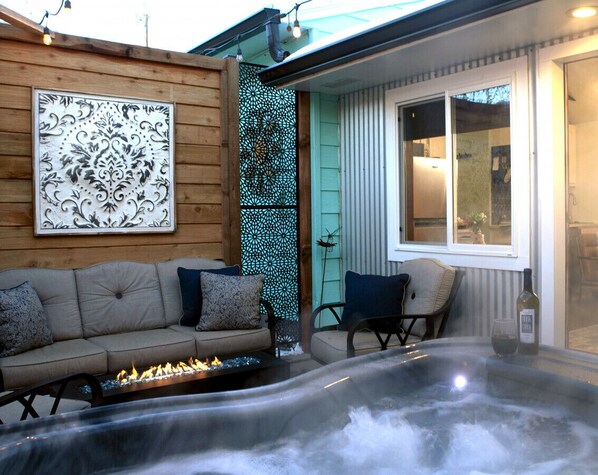 Ah...this lovely private hot tub and courtyard are the perfect place to unwind after a busy day adventuring. The firepit and cozy seating area complete your oasis. Relax. Unwind. Enjoy!
