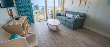 Beautifully Decorated, Direct Oceanfront!