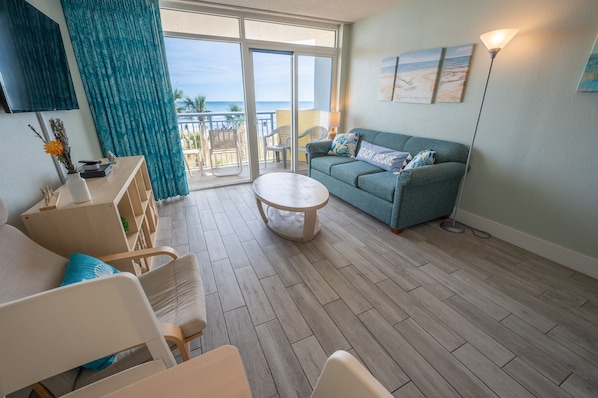Beautifully Decorated, Direct Oceanfront!