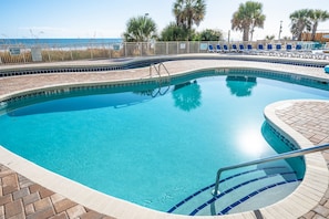 Oceanfront Pools/Lazy River!