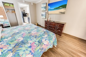 Direct Oceanfront Views, Beautifully Decorated Living Area