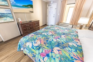 Direct Oceanfront Views, Beautifully Decorated Living Area