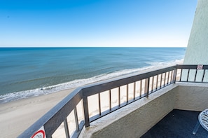 Balcony with Amazing Views of the Ocean