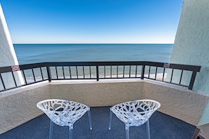 Balcony with Amazing Views of the Ocean