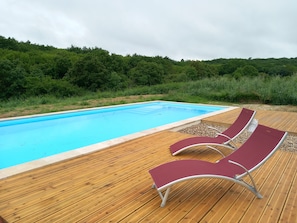 10m x 4.2m salt water pool and 6 loungers 