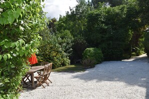 Outside dining - la Petite Bergerie
